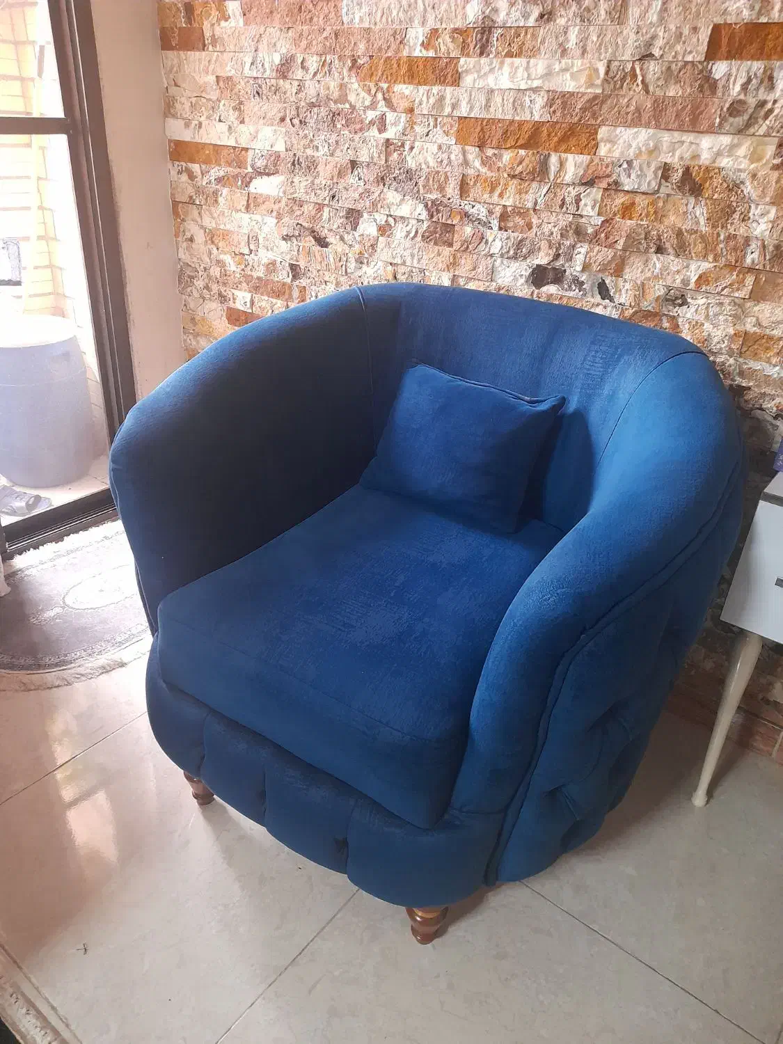 فروش دو عدد مبل تک نفره|مبلمان خانگی و میز عسلی|رشت, استقامت ۱|دیوار