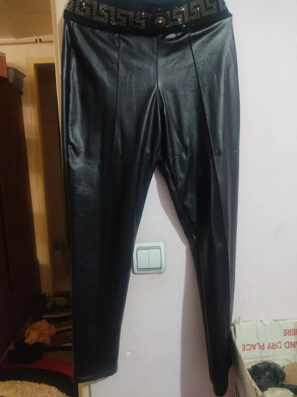 نوهستن|لباس|تبریز, |دیوار