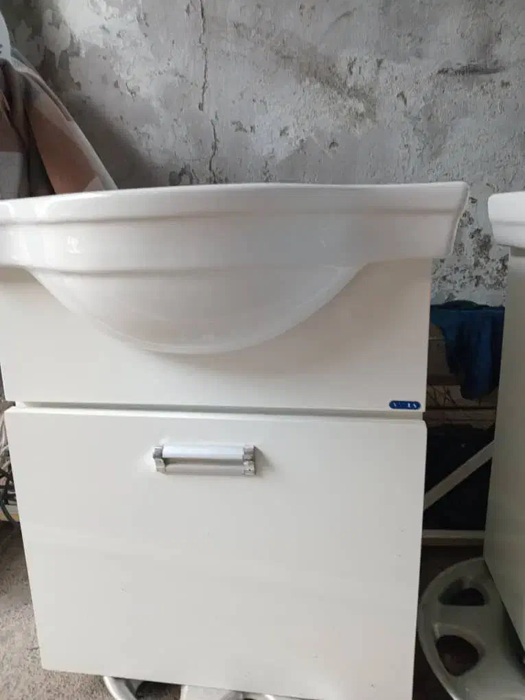 دوتا روشویی دوتا آینه دوتا کابینت روشویی|لوازم سرویس بهداشتی|بندر انزلی, چهارفریضه|دیوار