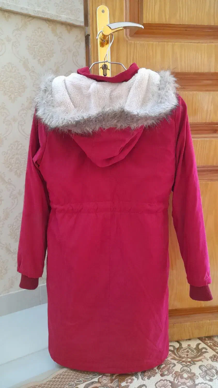 کاپشن|لباس|بسطام, |دیوار