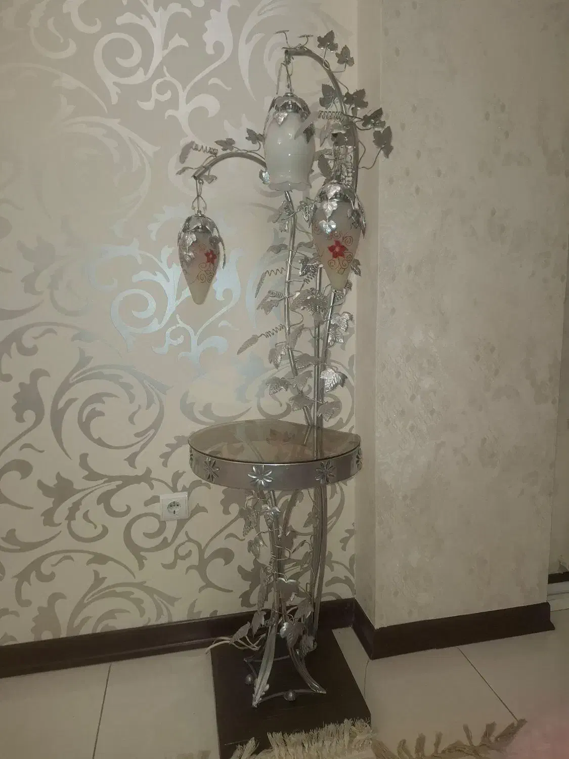 چراغ خواب ایستاده|چراغ خواب و آباژور|میانه, |دیوار