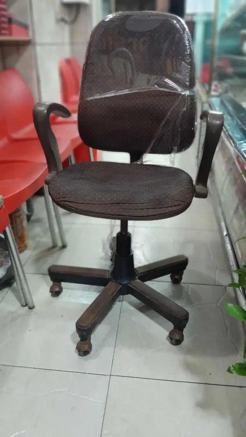 صندلی چرخ دار|صندلی و نیمکت|لاهیجان, شهرک سلمان فارسی|دیوار