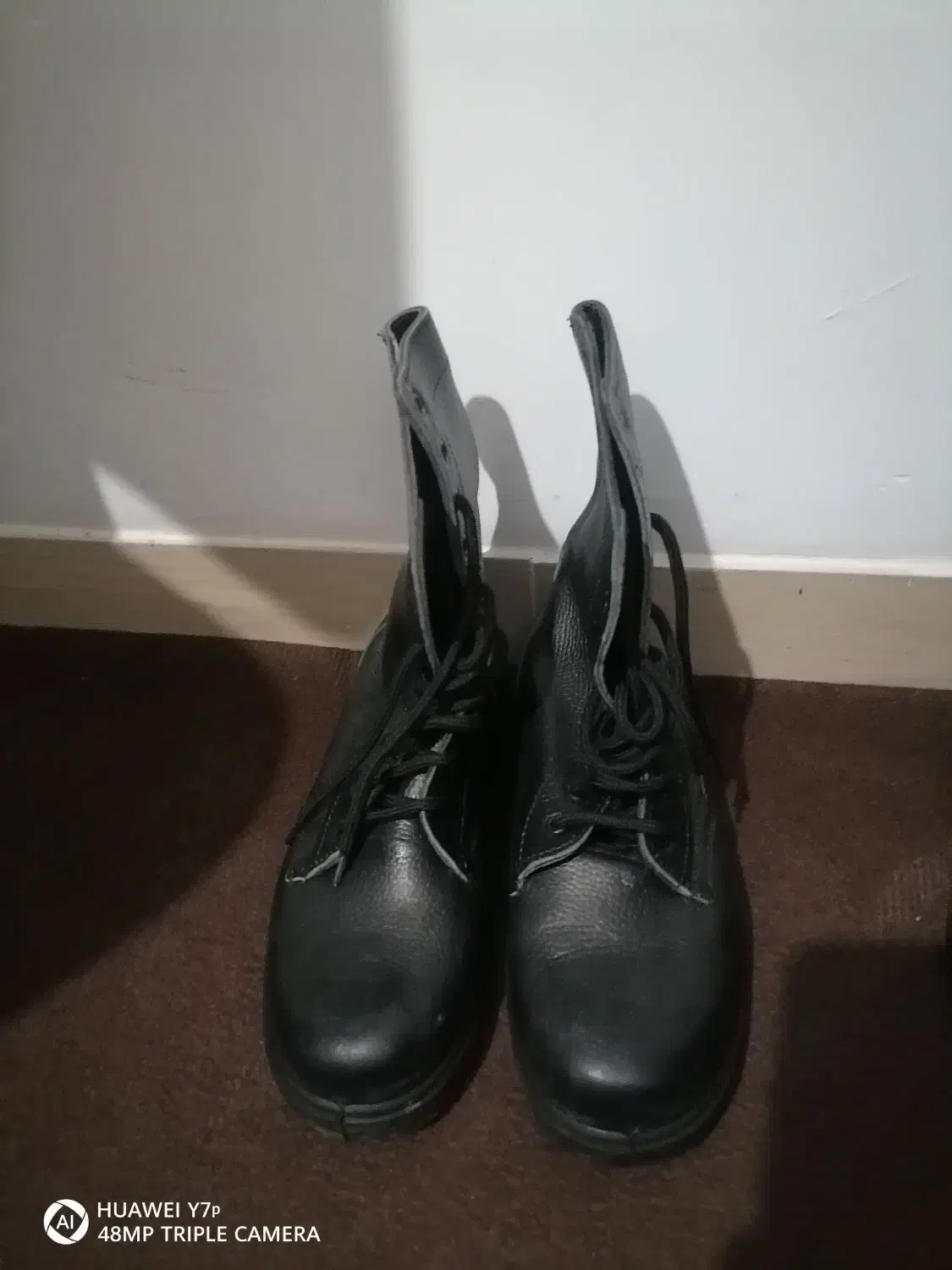 پوتین|کیف، کفش، کمربند|رشت, پیرکلاچای|دیوار