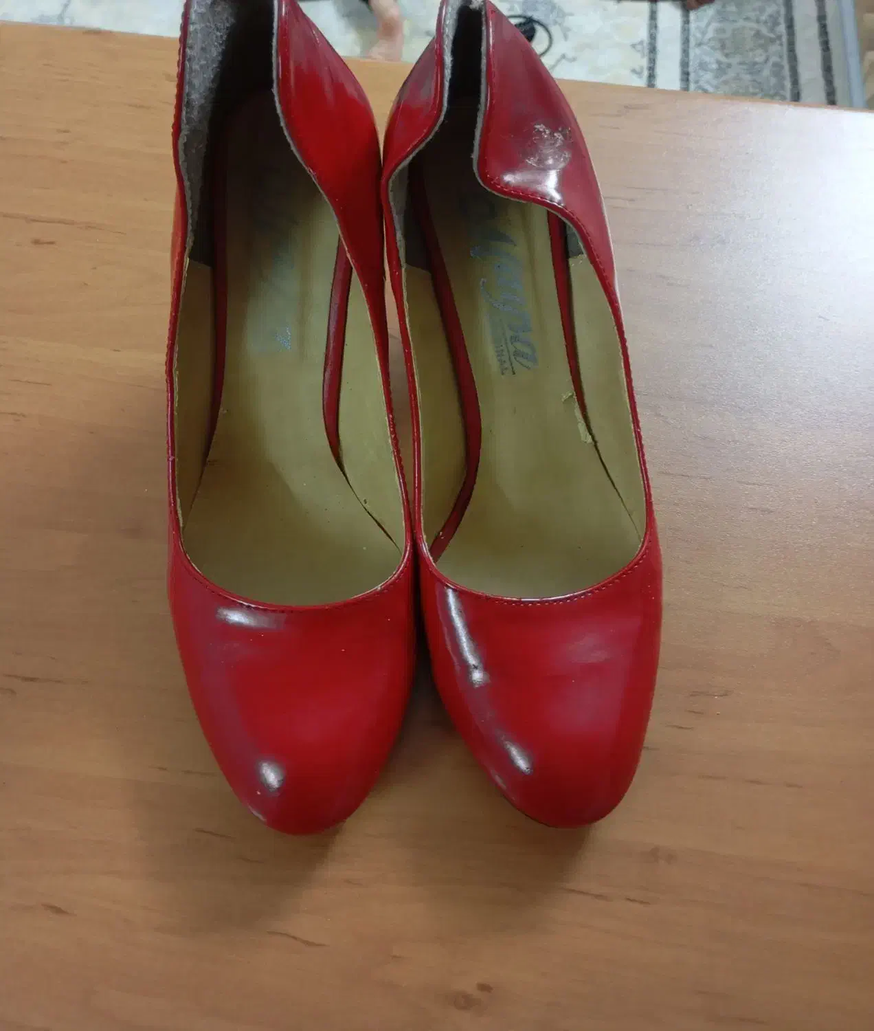 کفشی مجلسی|کیف، کفش، کمربند|کاشان, باغ ماجد|دیوار