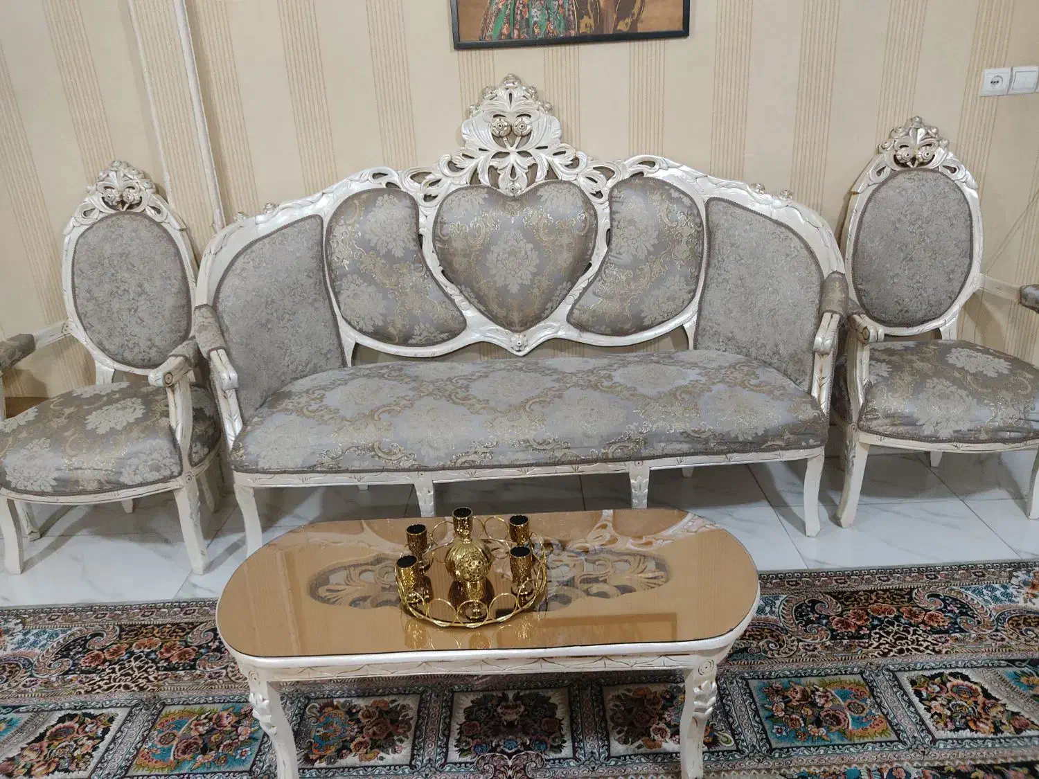 مبل سلطنتی۹ نفره سالم همراه بامیزها|مبلمان خانگی و میز عسلی|مشهد, هدایت|دیوار