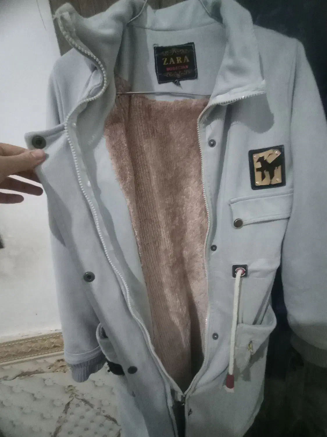 پالتو طوسی|لباس|مشهد, طبرسی شمالی|دیوار