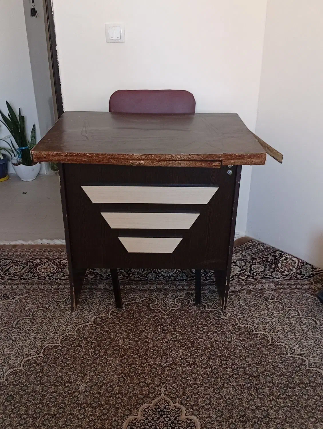 میز|میز تحریر و کامپیوتر|گلبهار, شهر جدید گلبهار|دیوار