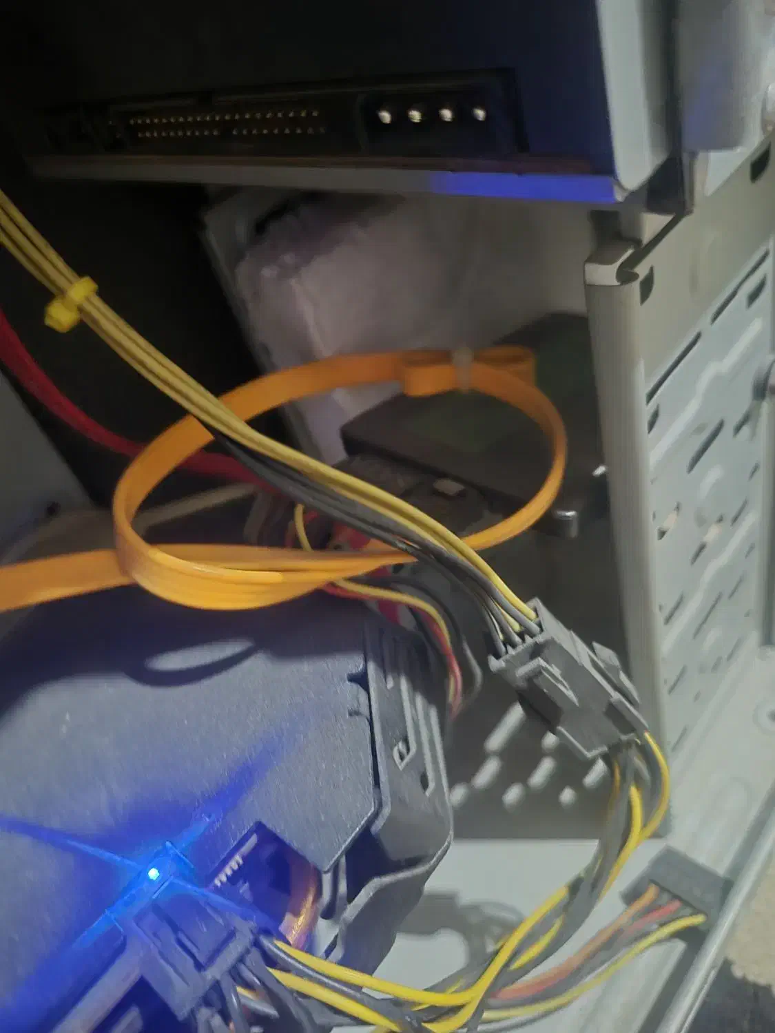 کیس گیمینگ|رایانه رومیزی|فردیس, فردیس|دیوار