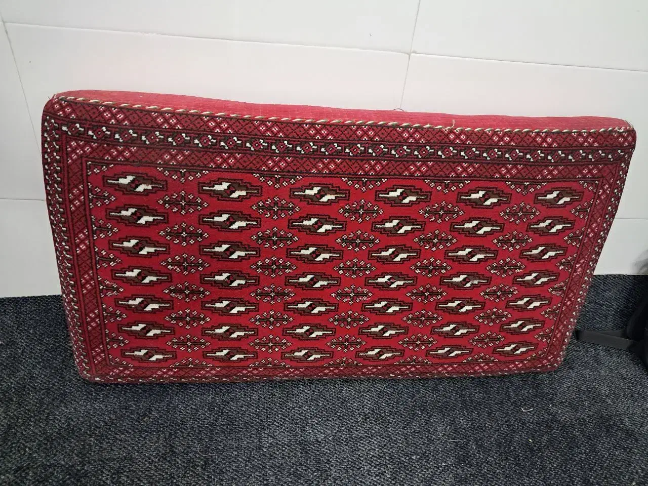 پشتی ترکمن|پشتی|قنوات, |دیوار