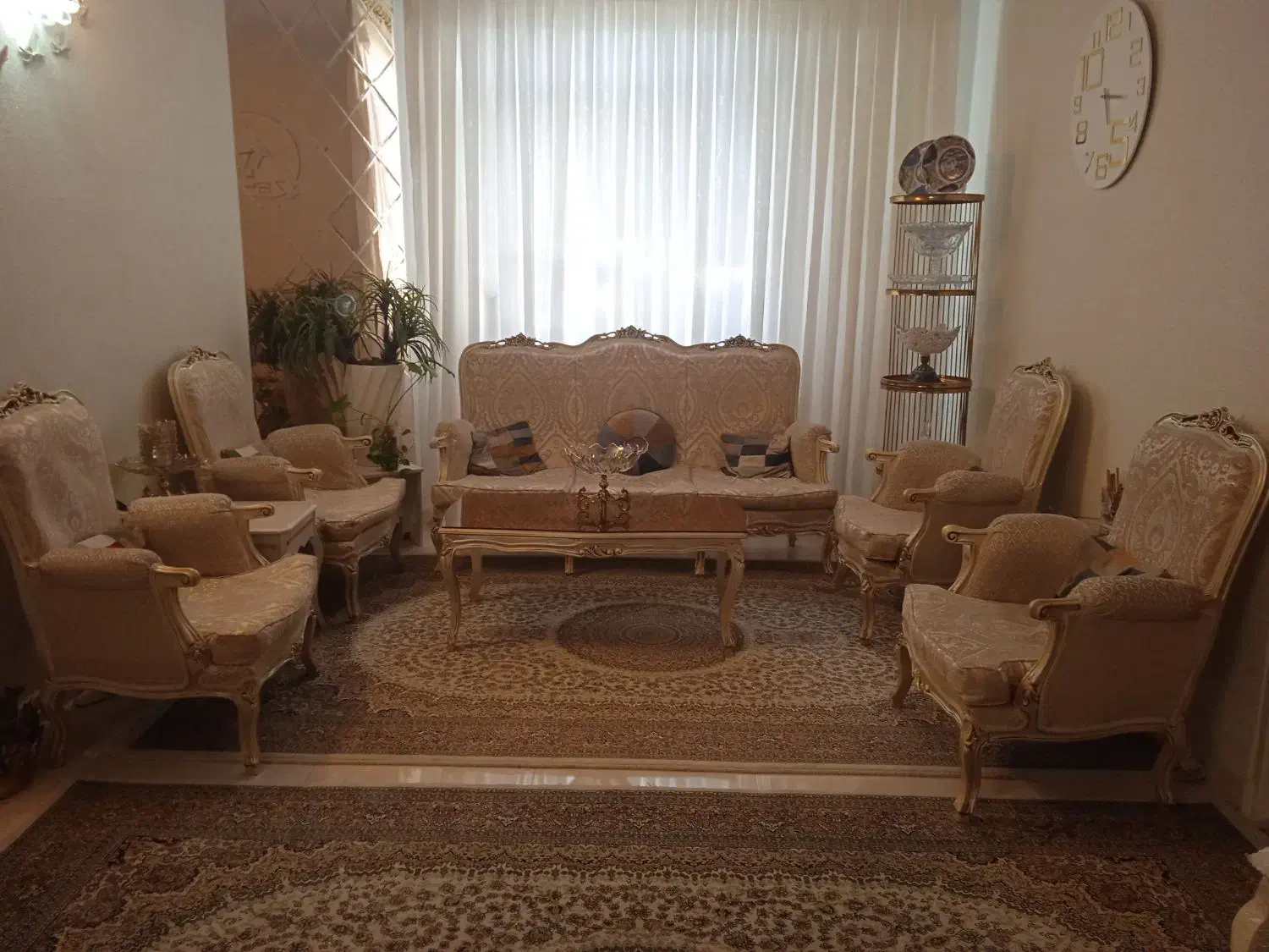 مبل کلاسیک استیل ۷نفره ومیز ناهار خوری|مبلمان خانگی و میز عسلی|تهران, علم و صنعت|دیوار