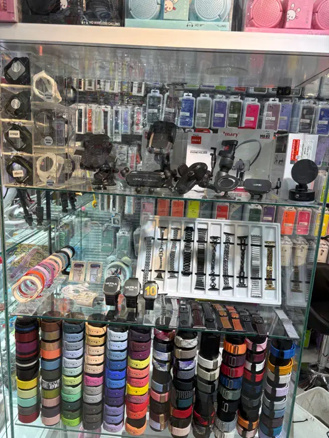 ویترین تمام شیشه ای شیک و درجه ۱|فروشگاه و مغازه|بروجرد, |دیوار