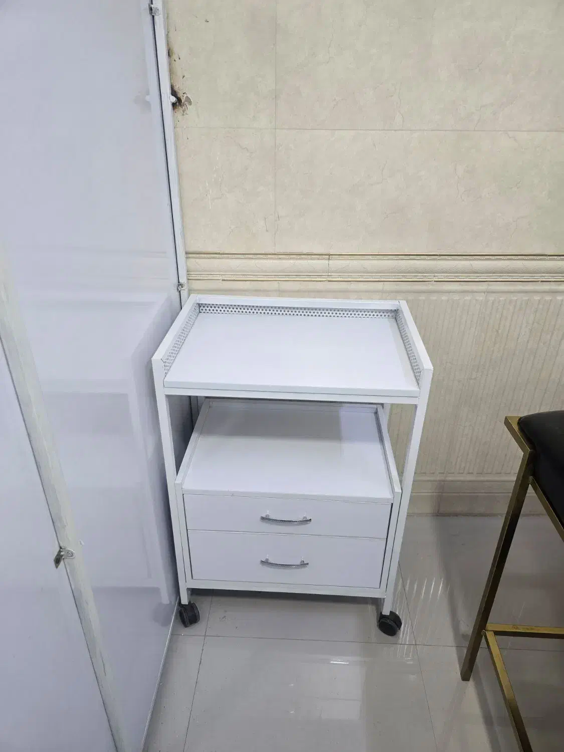 ترولی تمیز و در حدنو دو کشو|آرایشگاه و سالن‌های زیبایی|پرند, فاز ۵|دیوار