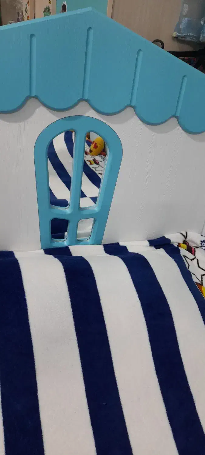 تخت نوجوان در حد نو|تخت و سرویس خواب|شاهین‌شهر, شهرک ردانی پور|دیوار