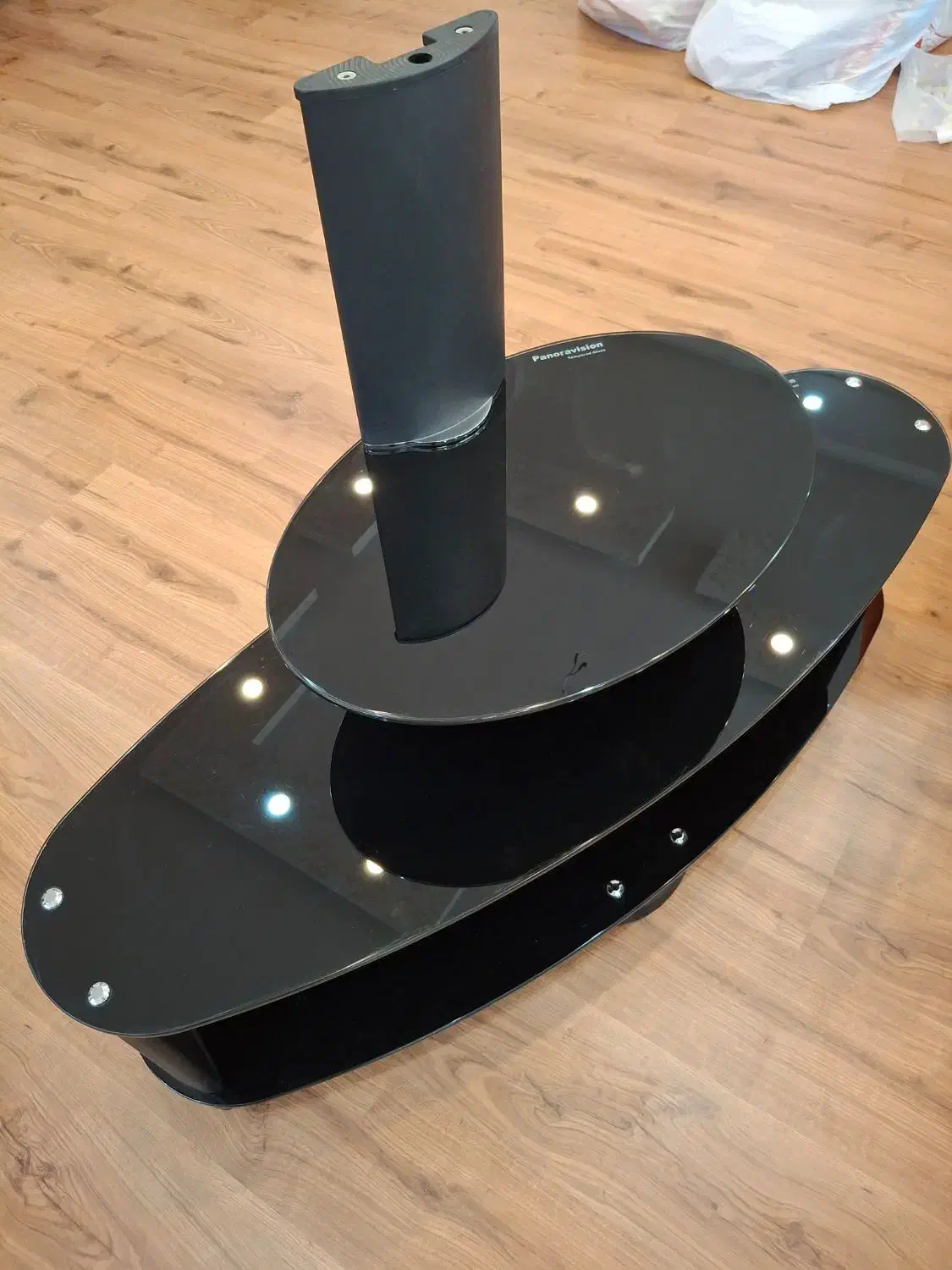 میز تلویزیون در حد نو|میز تلویزیون|رشت, معلم|دیوار