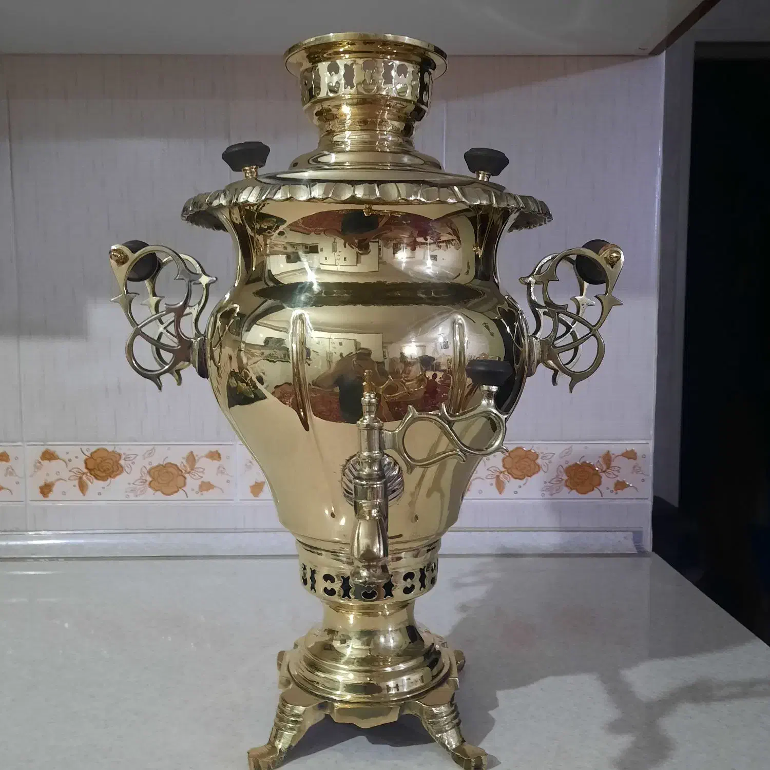 سماور زغالی قدیمی|کلکسیون اشیاء عتیقه|مراغه, |دیوار