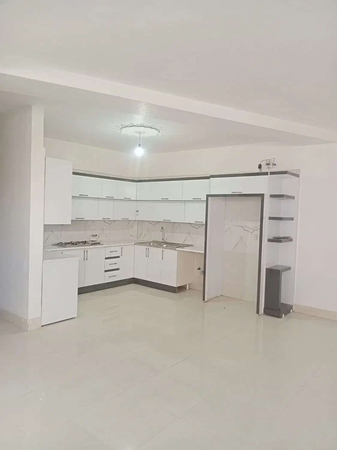 طبقه اول ۱۲واحدی امام رضا ۱۵|فروش آپارتمان|اسفراین, |دیوار