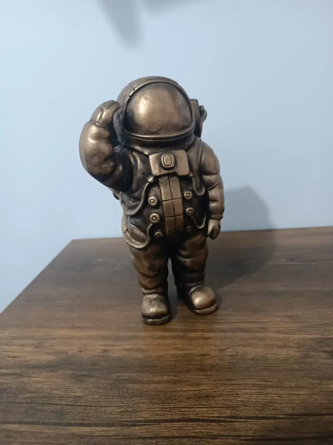 فیگور فضا نورد طلایی|مجسمه، تندیس، ماکت|رشت, کوی بیانی|دیوار