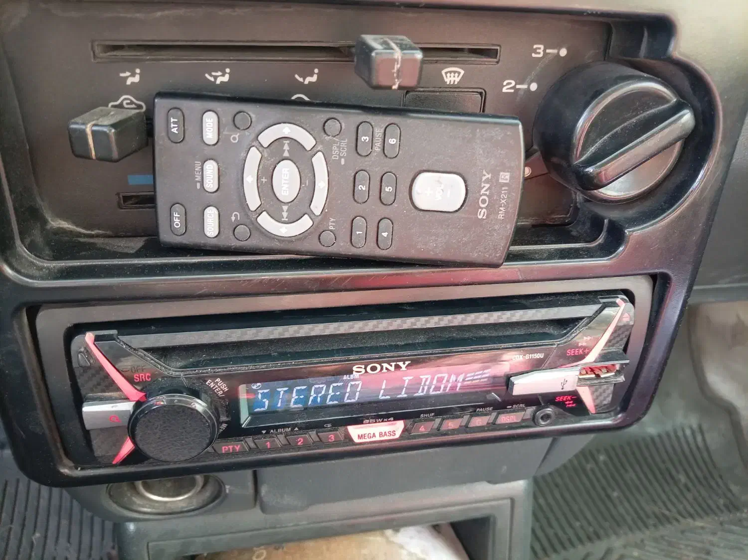 ضبط سونی 4 خروجی و چراغ پیکان LPG گاز|قطعات یدکی و لوازم جانبی|شیراز, ده پیاله|دیوار