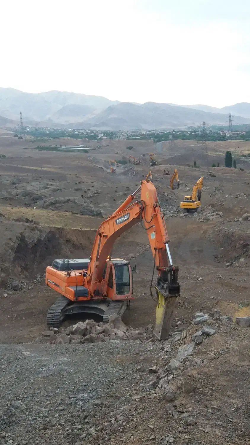 دسگاه بیل مکانیکی komatsu 220 وHYUNDAI 210|خودرو سنگین|قدس, شهرقدس|دیوار