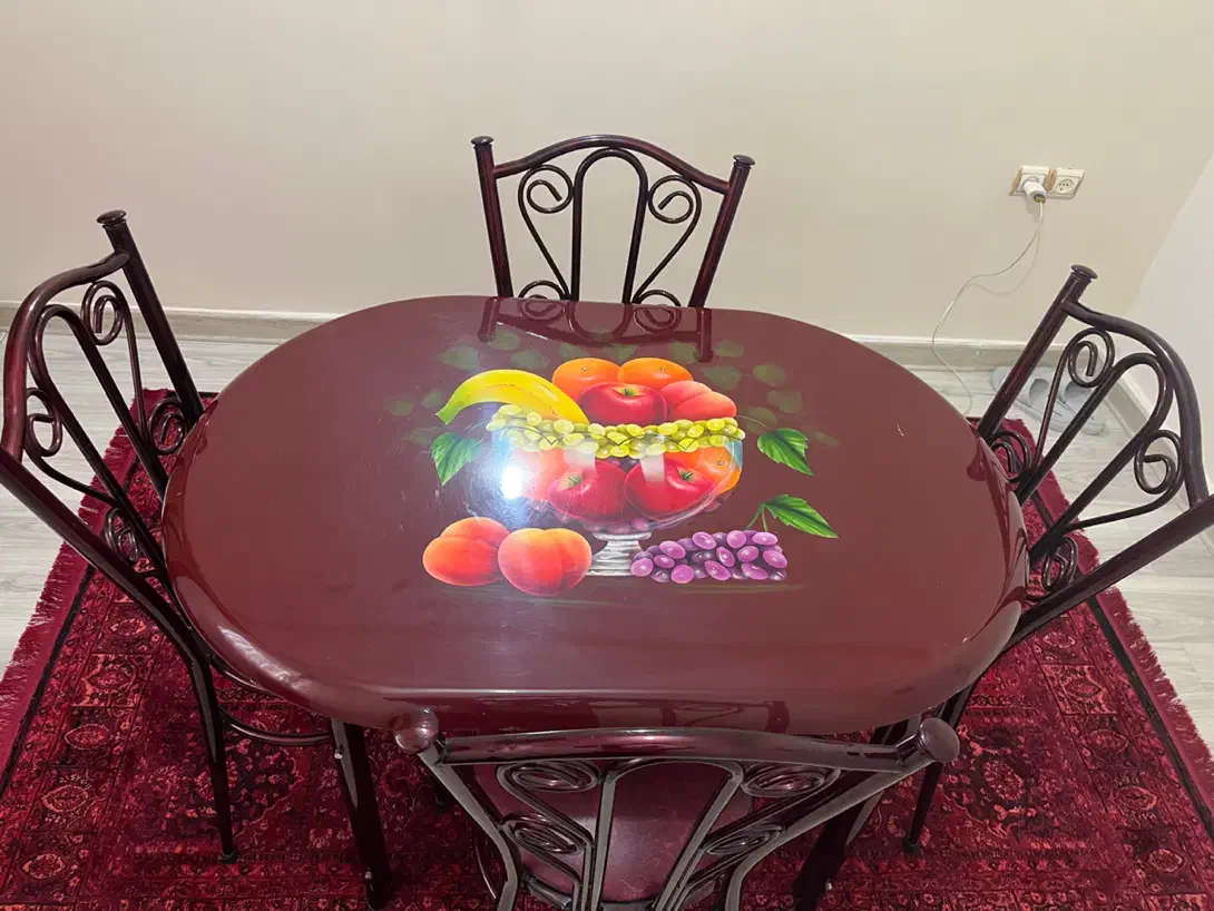 میز|میز و صندلی غذاخوری|رشت, دباغیان|دیوار