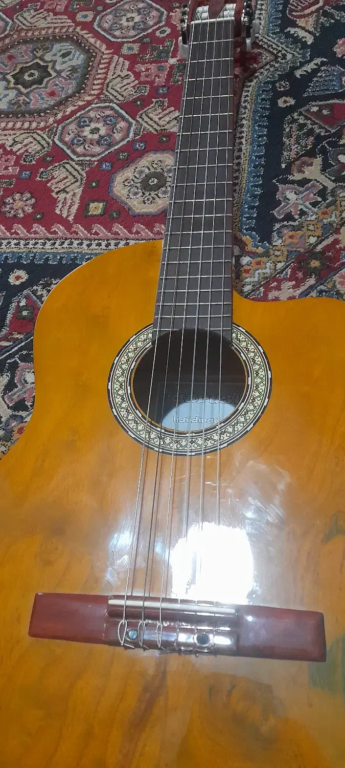 گیتار|گیتار، بیس، امپلیفایر|رشت, منظریه|دیوار