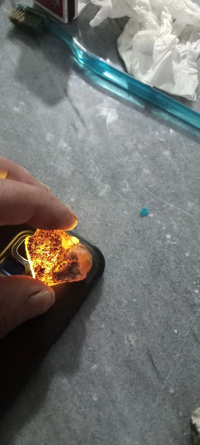 سنگ احتمالا کهربا یا شجر نمیدونم .اویزی گبری کهنه|جواهرات|ساوه, |دیوار