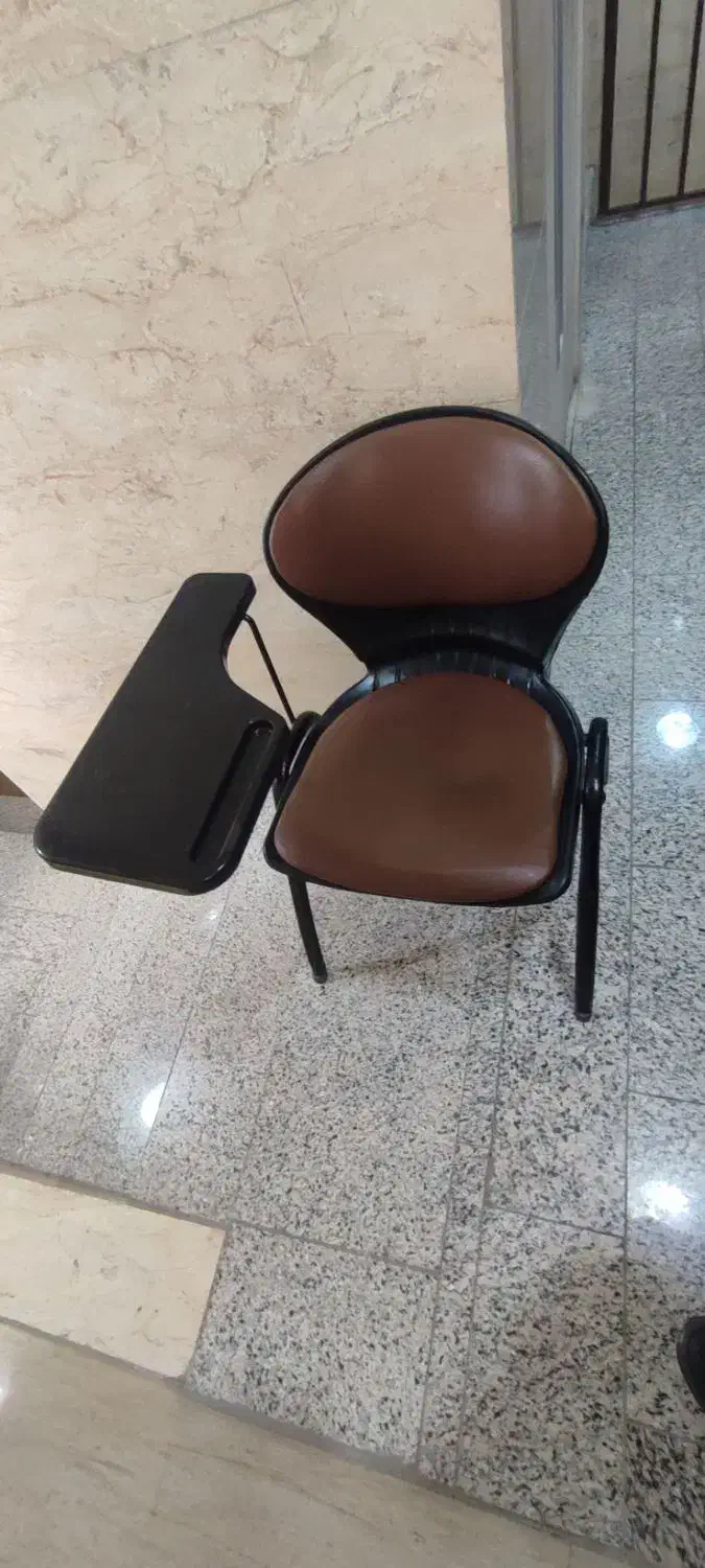 صندلی دسته دار|صندلی و نیمکت|اراک, |دیوار