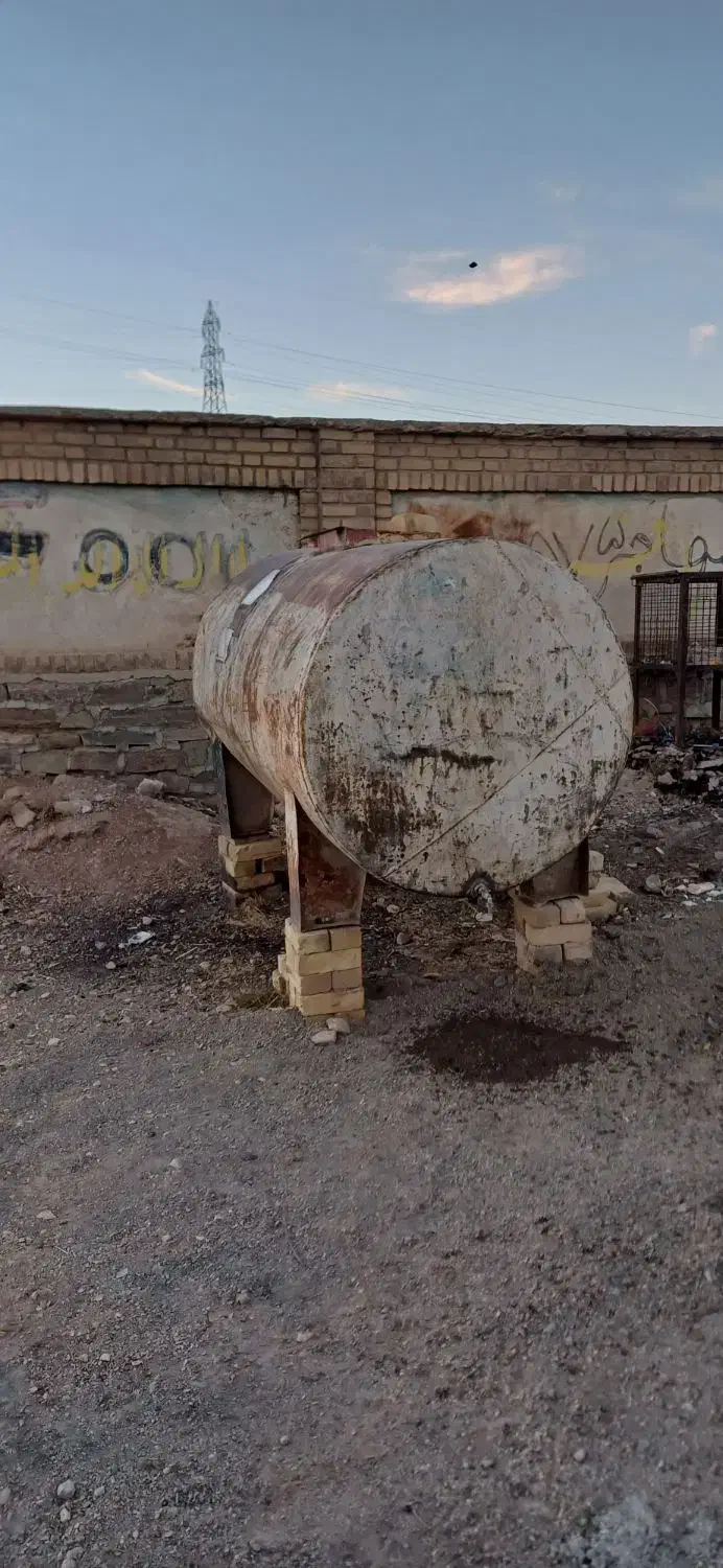 تانکر آب ۲۰۰۰لیتری|مصالح و تجهیزات ساختمان|رزن, |دیوار