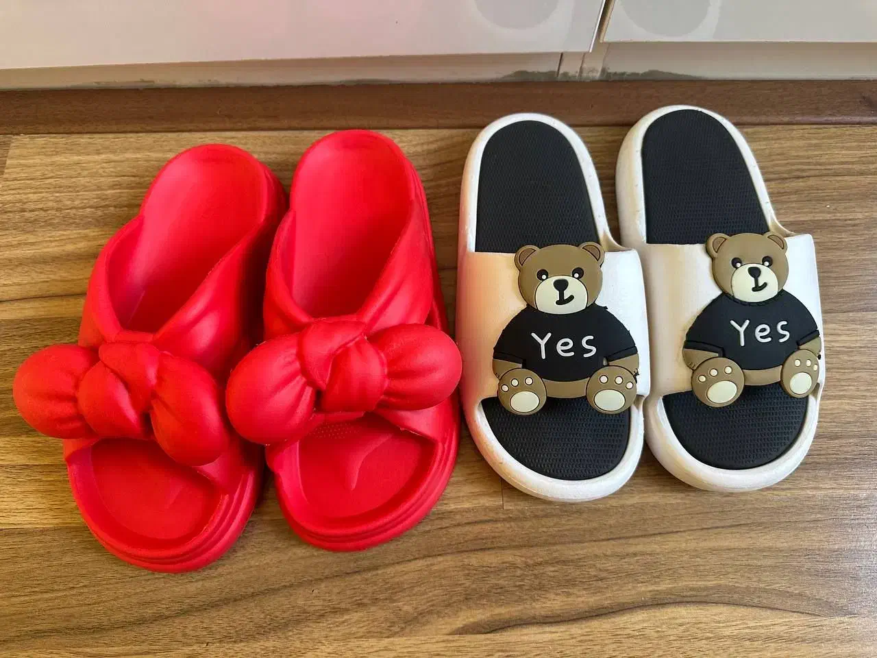 دمپایی|کیف، کفش، کمربند|میانه, |دیوار