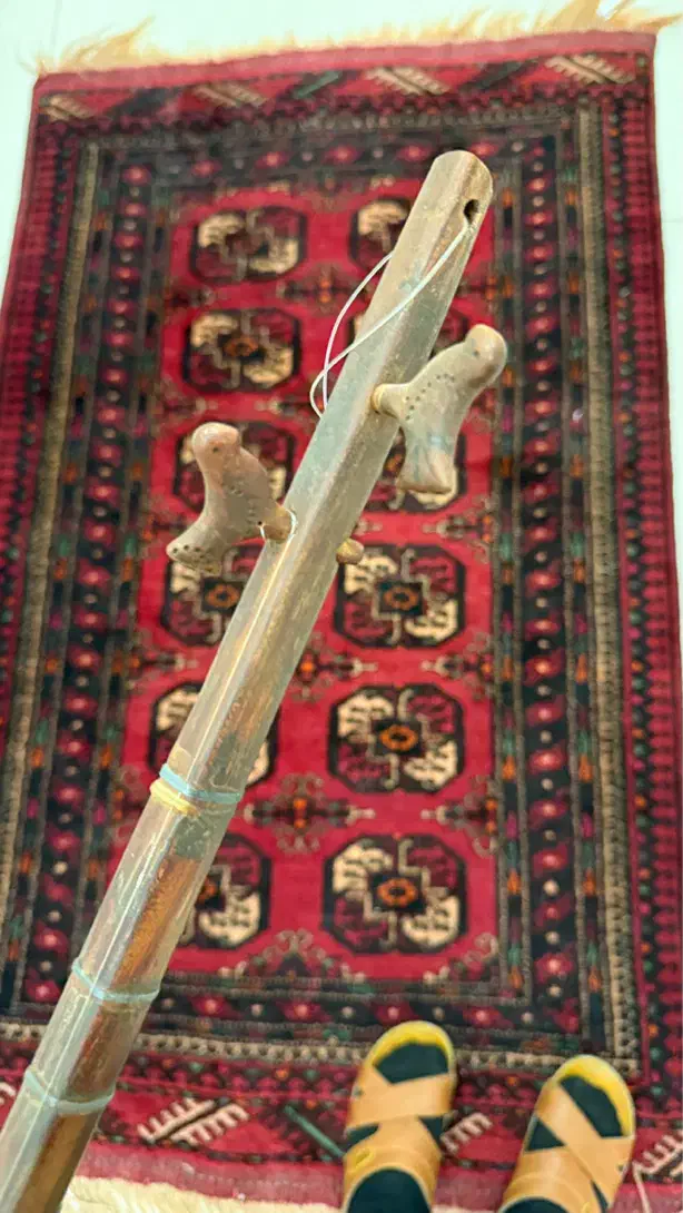 دوتار اصیل و کم‌نظیر شمال خراسان|سازهای سنتی|شیروان (خراسان), |دیوار