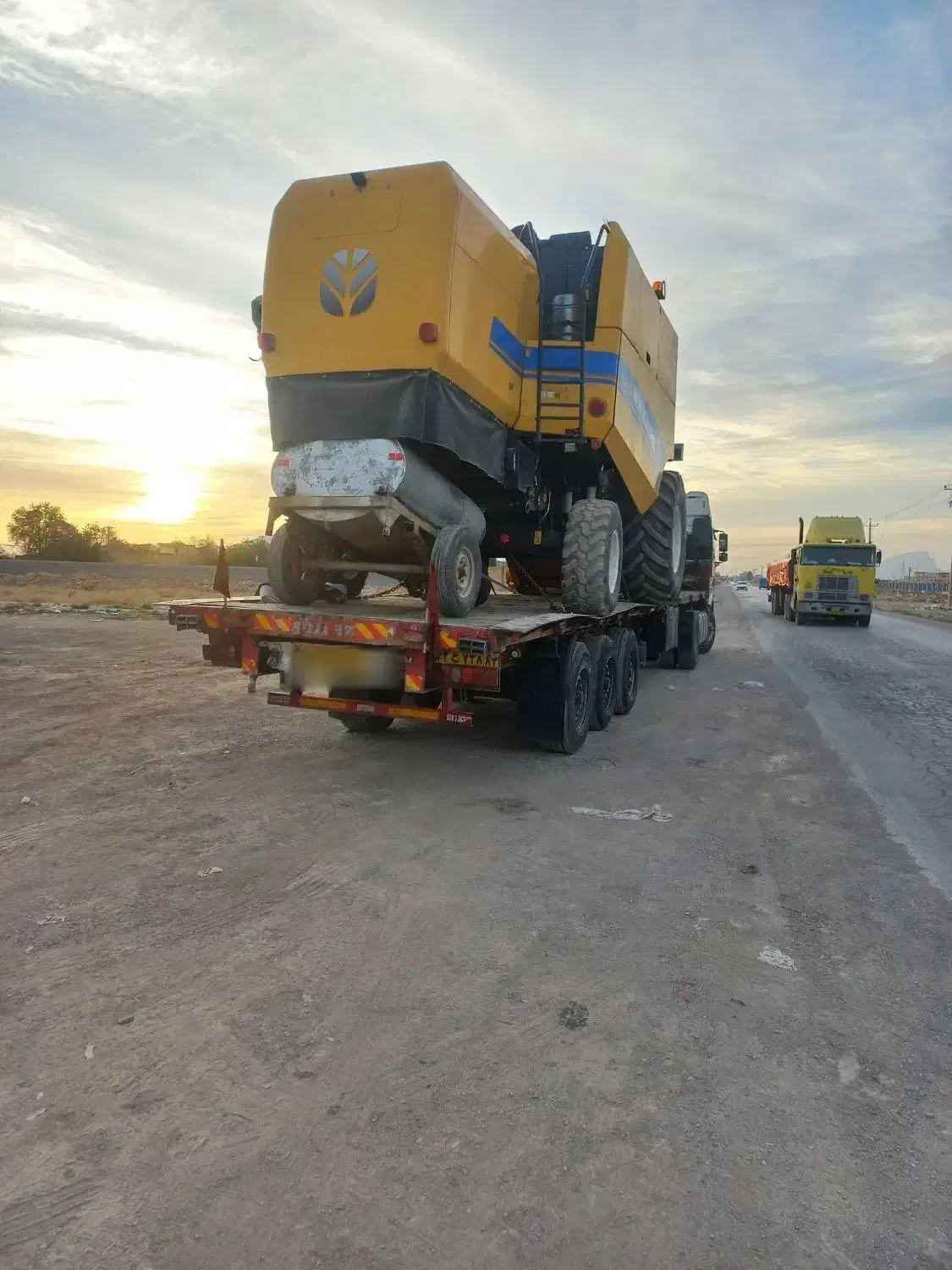 کمباین نیوهلند ۲۰۲۰ دوسال خواب بوده کم کار|خودرو سنگین|شیراز, ترمینال باربری|دیوار