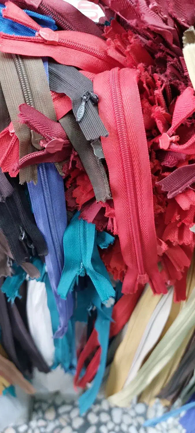 عرضه کلیه لوازم خیاطی|چرخ خیاطی و ریسندگی|خوی, |دیوار