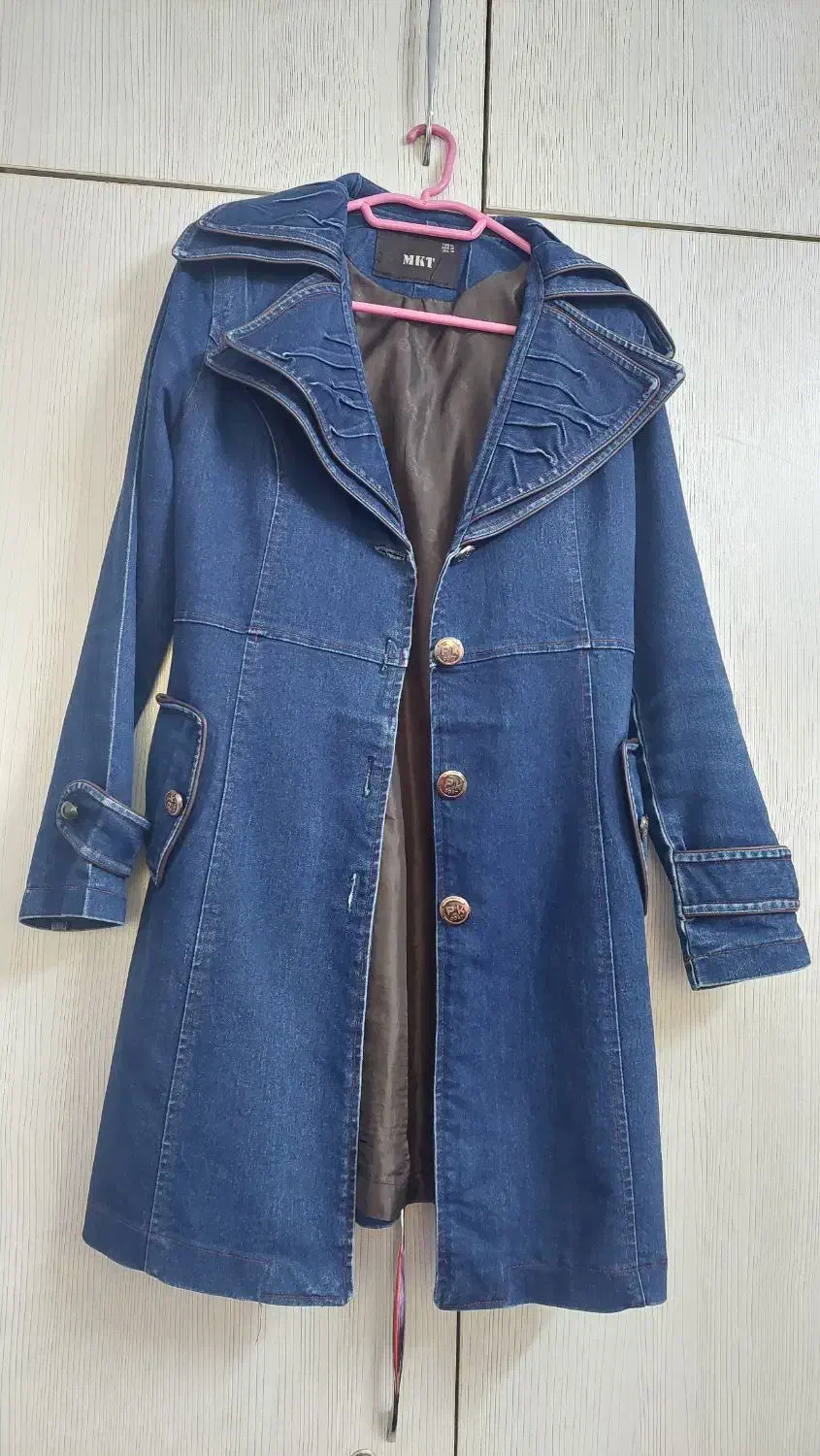 مانتو|لباس|رودسر, |دیوار