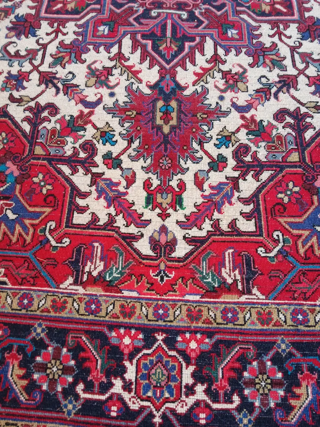 6 متری زمینه سفید|فرش|چهاربرج, |دیوار