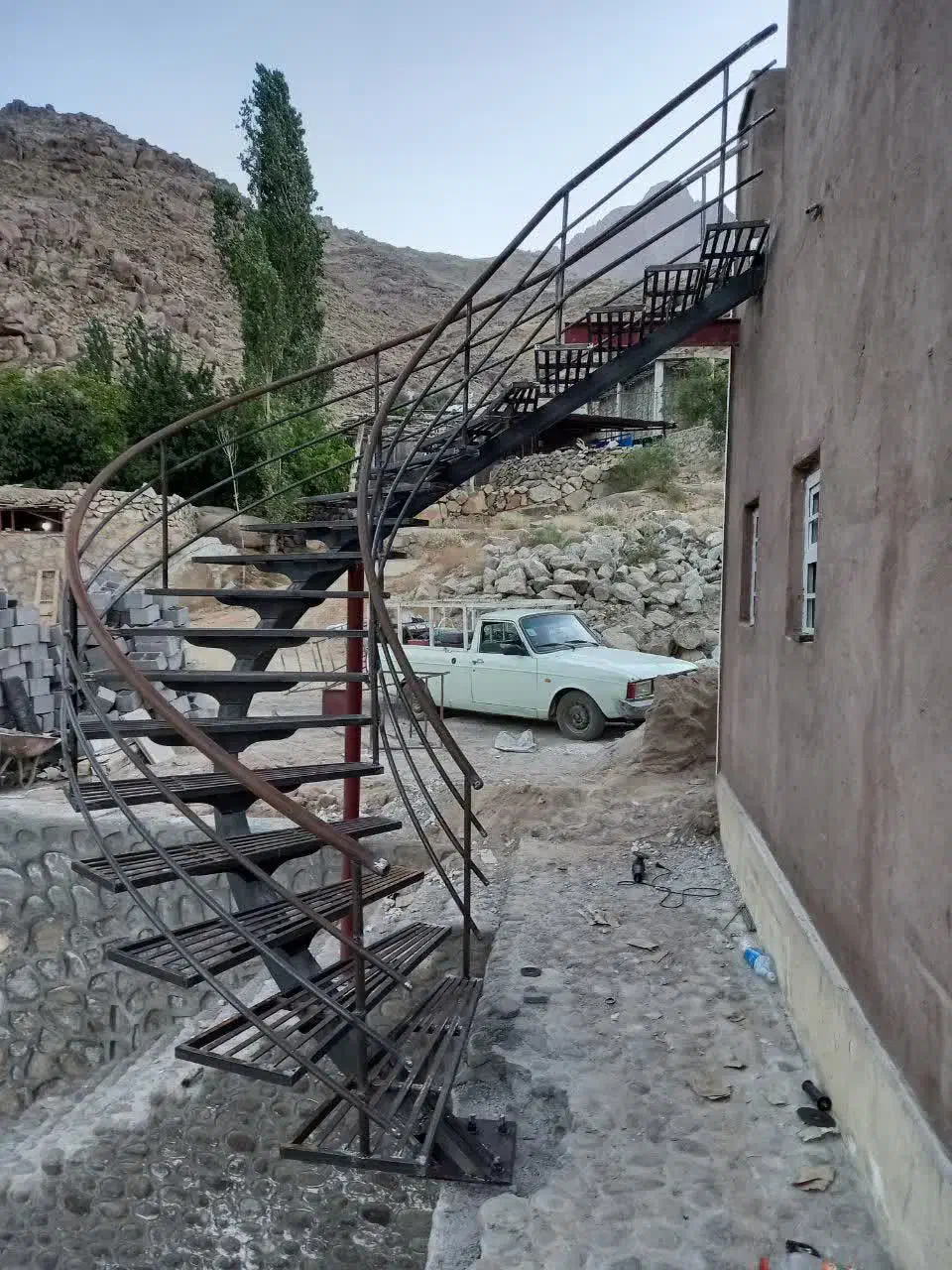 کارگاه درب و پنجره سازی دهقان (آذین نما)|خدمات پیشه و مهارت|یزد, |دیوار