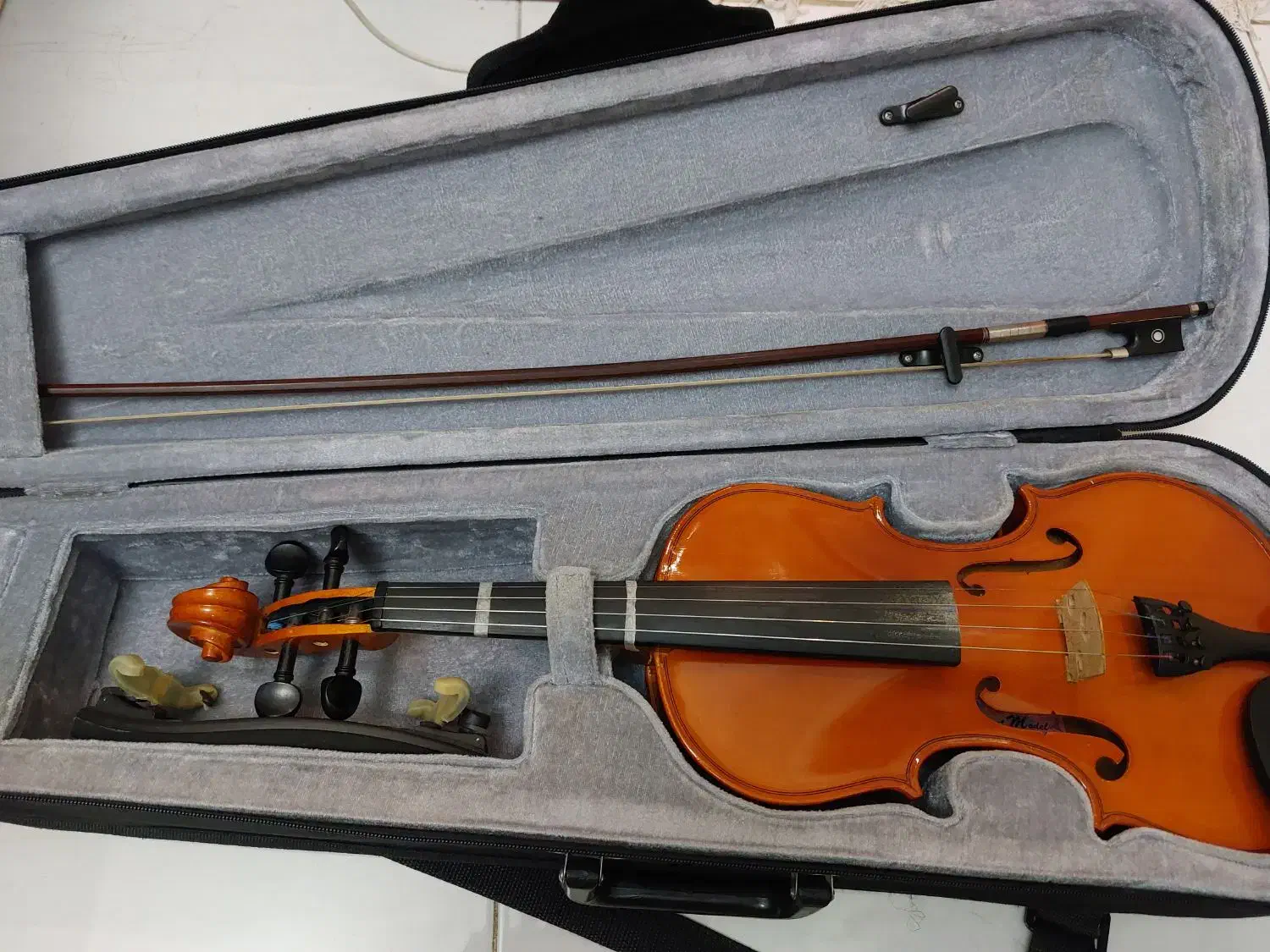 ویولن tf|ویولن|فردیس, منظریه|دیوار