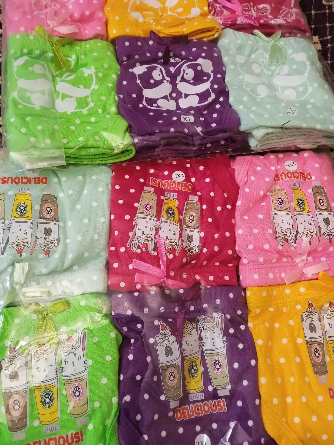 لباس زیر|لباس|مشهد, کوشش|دیوار