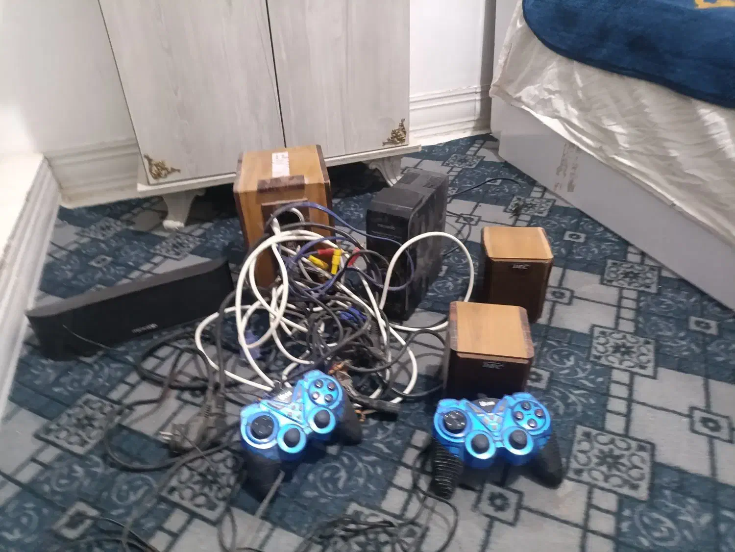 کامپیوتر|رایانه رومیزی|بم, |دیوار