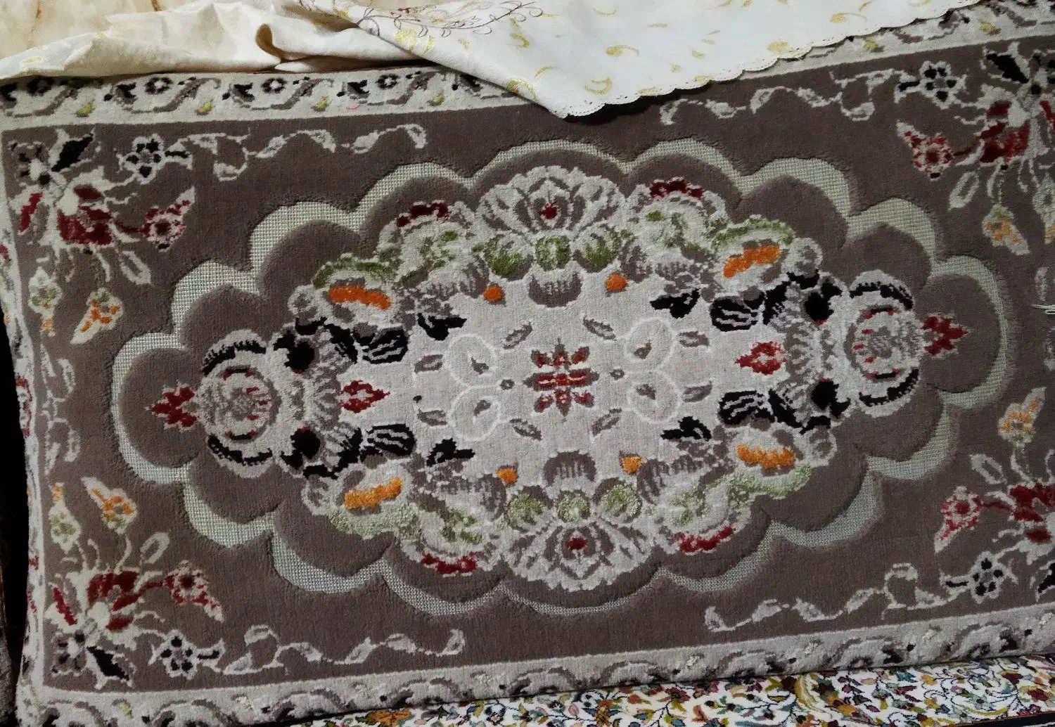 پشتی سالم و نو|پشتی|اراک, |دیوار