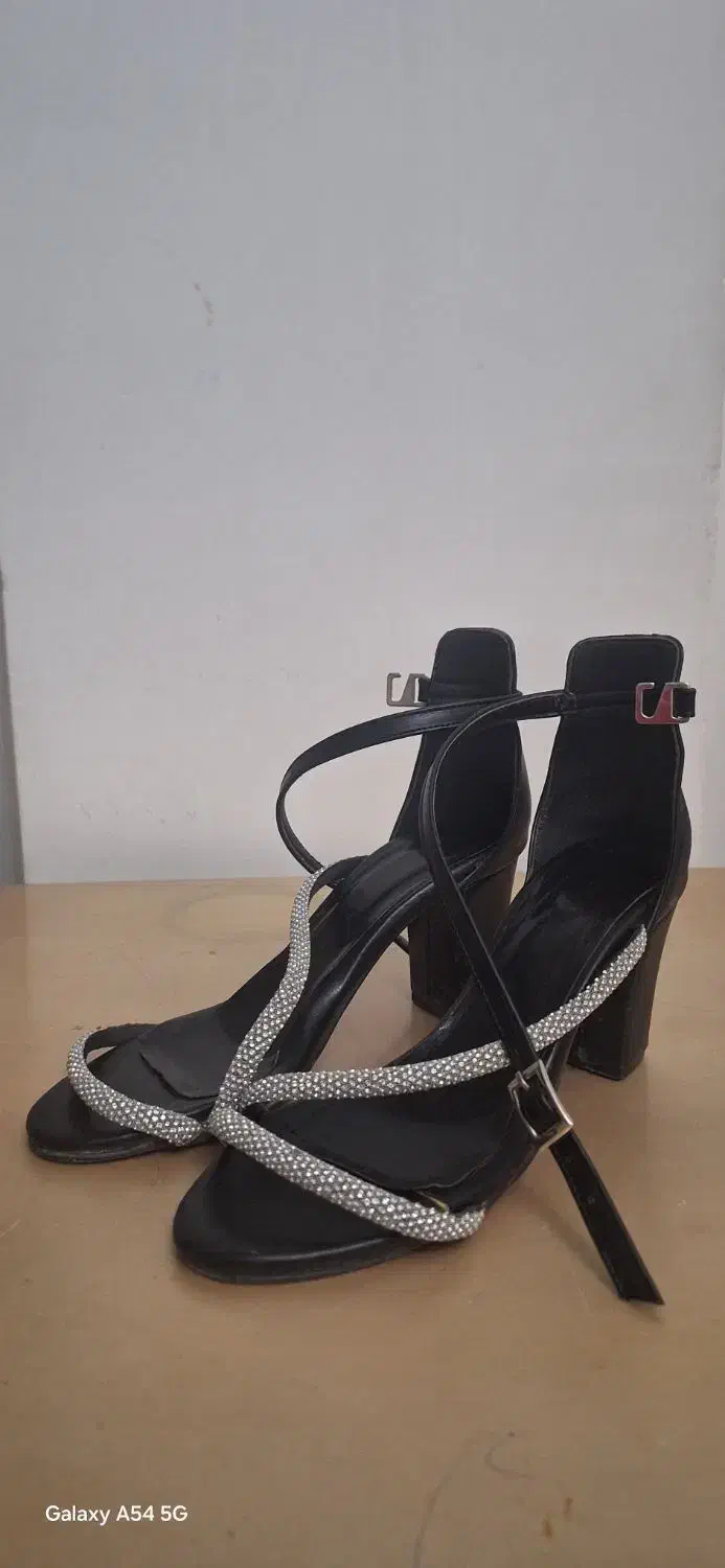 کفش مجلسی|کیف، کفش، کمربند|مراغه, |دیوار