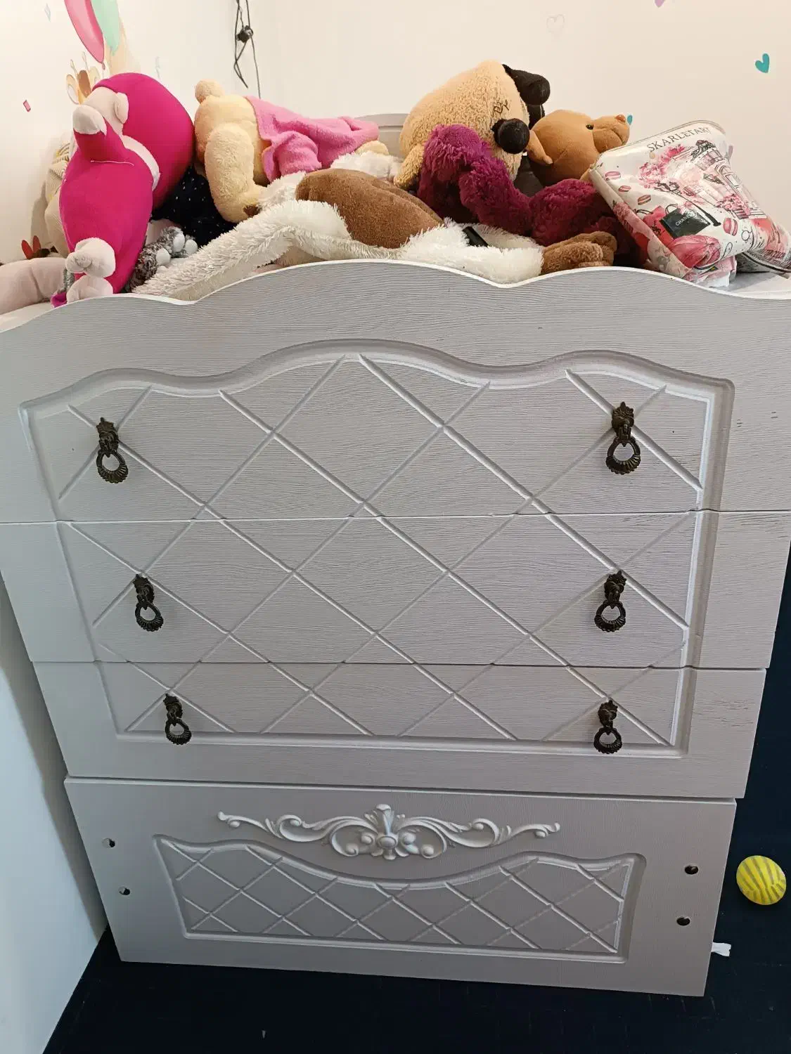 تخت تمیز و کم کار|تخت و سرویس خواب|گلبهار, شهر جدید گلبهار|دیوار