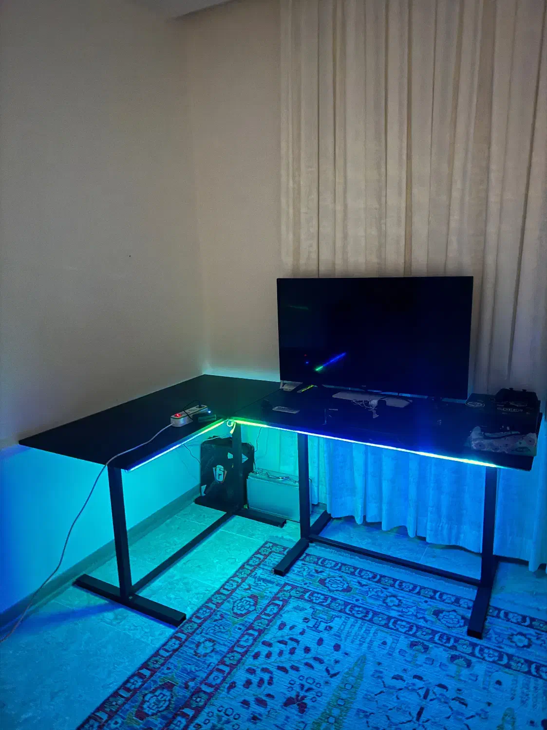 میز ال با لامپ ال ای دی هوشمند|میز تحریر و کامپیوتر|آمل, |دیوار