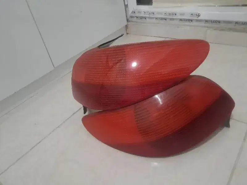 چراغ عقب ۲۰۶|قطعات یدکی و لوازم جانبی|شاهین‌شهر, مسکن مهر|دیوار