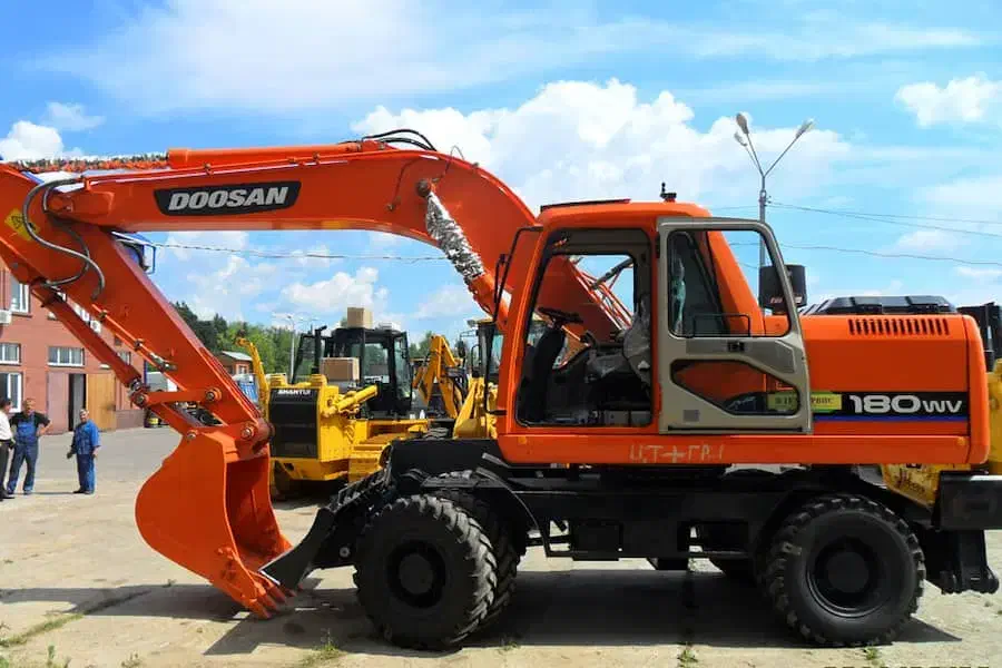 بیل مکانیکی همراه کمپرسی|خدمات پیشه و مهارت|اهر, |دیوار