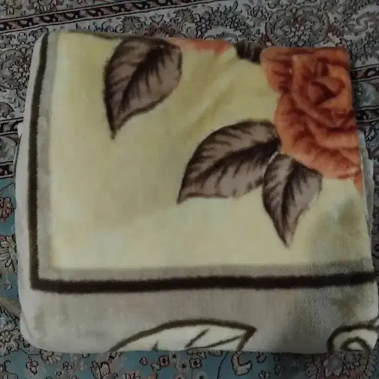 پتو گلبافت دونفره جنس خوب|رختخواب، بالش، پتو|کرج, عظیمیه|دیوار