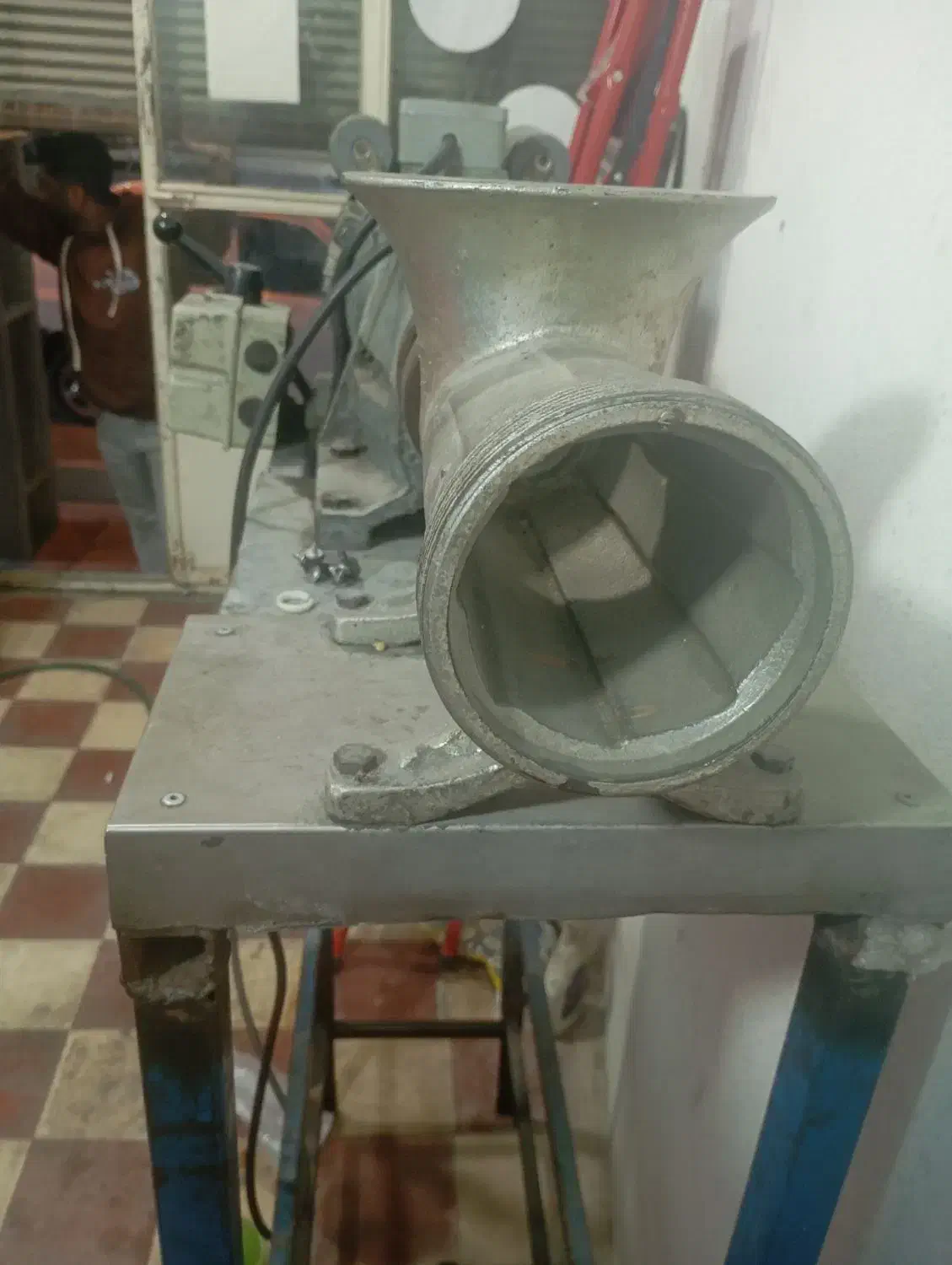 چرخ گوشت گیربکس 32|کافی‌شاپ و رستوران|کازرون, |دیوار