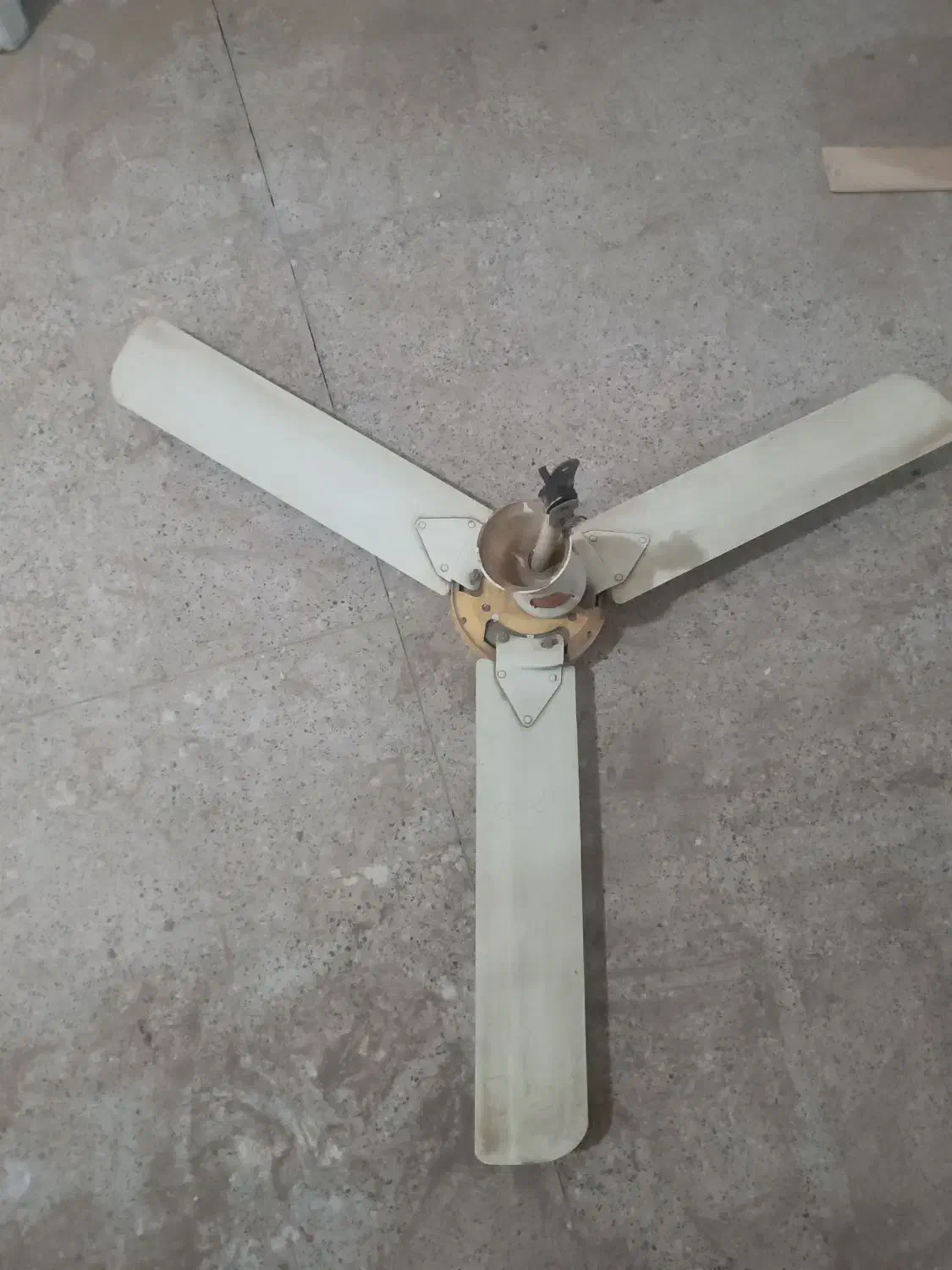 پنکه سقفی|پنکه و تصفیه‌کنندهٔ هوا|چناران, |دیوار