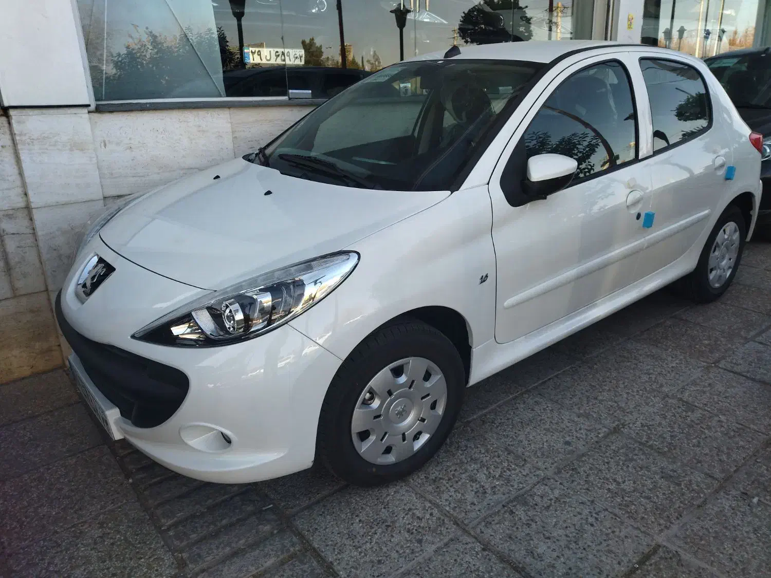 tu5 plus207 سقف فلز سفید 1404|خودرو سواری و وانت|شیراز, انجیره|دیوار