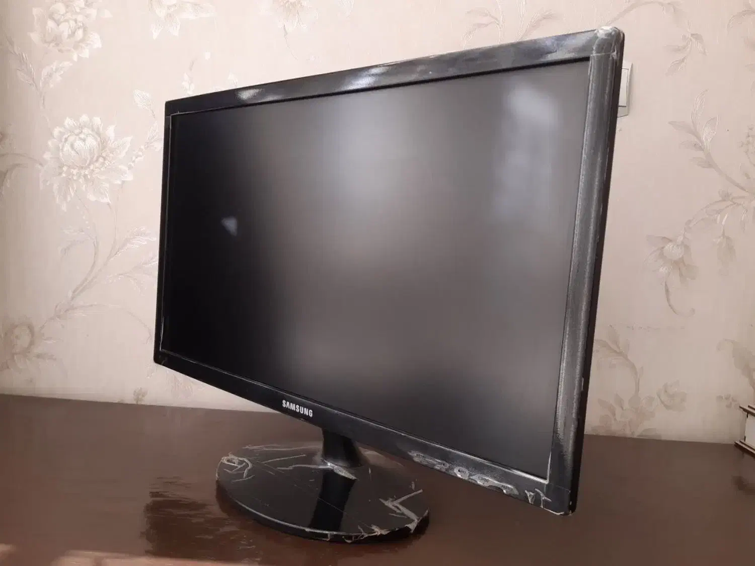 کامپیوتر|رایانه رومیزی|قم, تعویض پلاک|دیوار