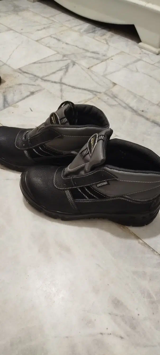 کفش ایمنی|کیف، کفش، کمربند|هشتگرد, هشتگرد قدیم|دیوار